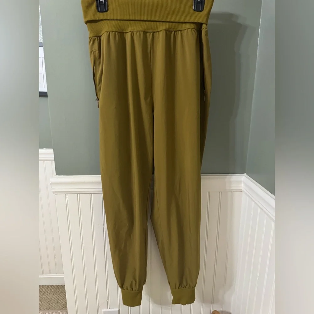 Aerie Offline Joggers Roll Top Medium - Picture 1 of 5
